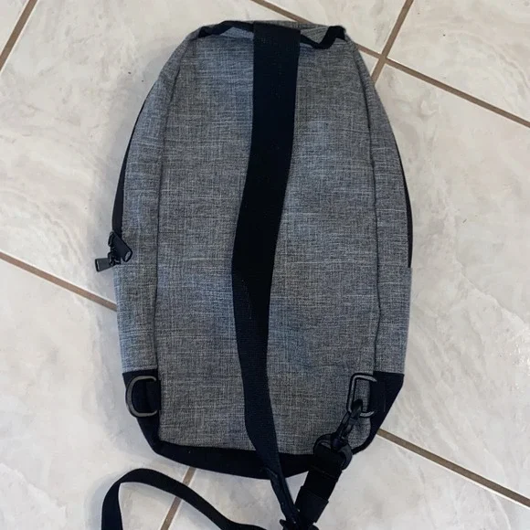 Herschel Supply Co. Gray Crossbody Sling Bag with Logo Patch Travel Chest Bag - Picture 3 of 10